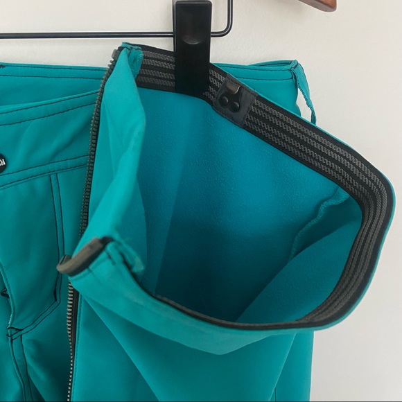 Volcom Snowboard Pants - Picture 14 of 16